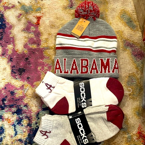 Other - 6 Pairs of Socks Georgia Knit Beanie with Pom